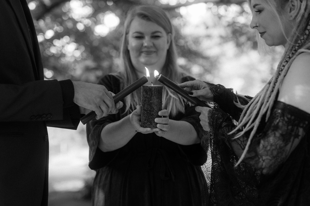Rytuał w ślubie humanistycznym zapalenie świecy